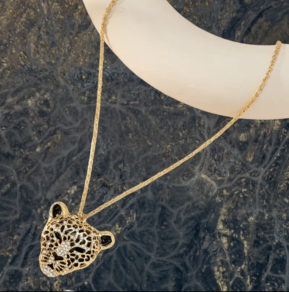 Gold Leopard Head Rhinestone Necklace - Picture 5 of 8